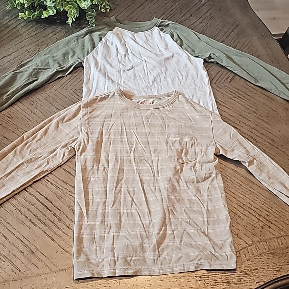 Long sleeve shirts size S 6/7